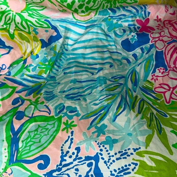 LILLY PULITZER Twin Comforter in Cheek to Cheek Floral Pattern with 1 Sham - Picture 6 of 6